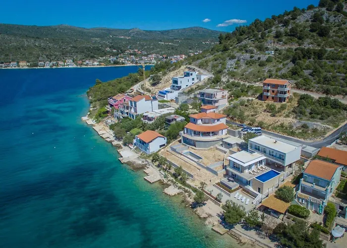 펜션 Am Lori By Interhome 로고즈니차